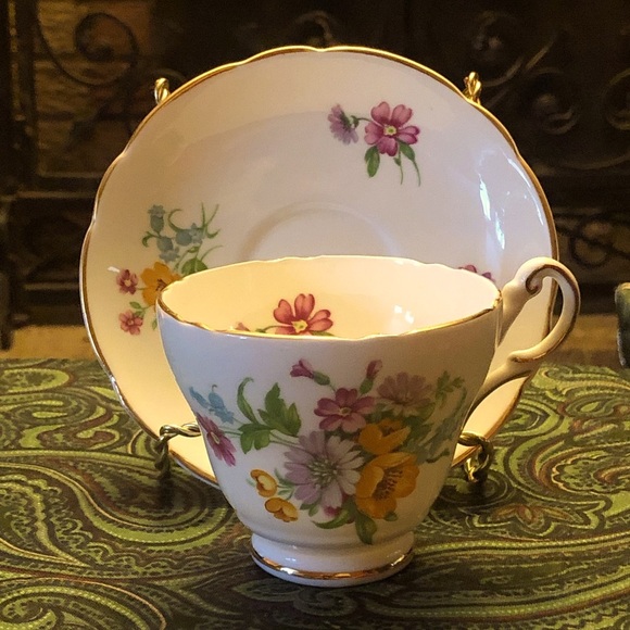Regency “Calendine” Fine Bone China Teacup & Saucer - Picture 1 of 5